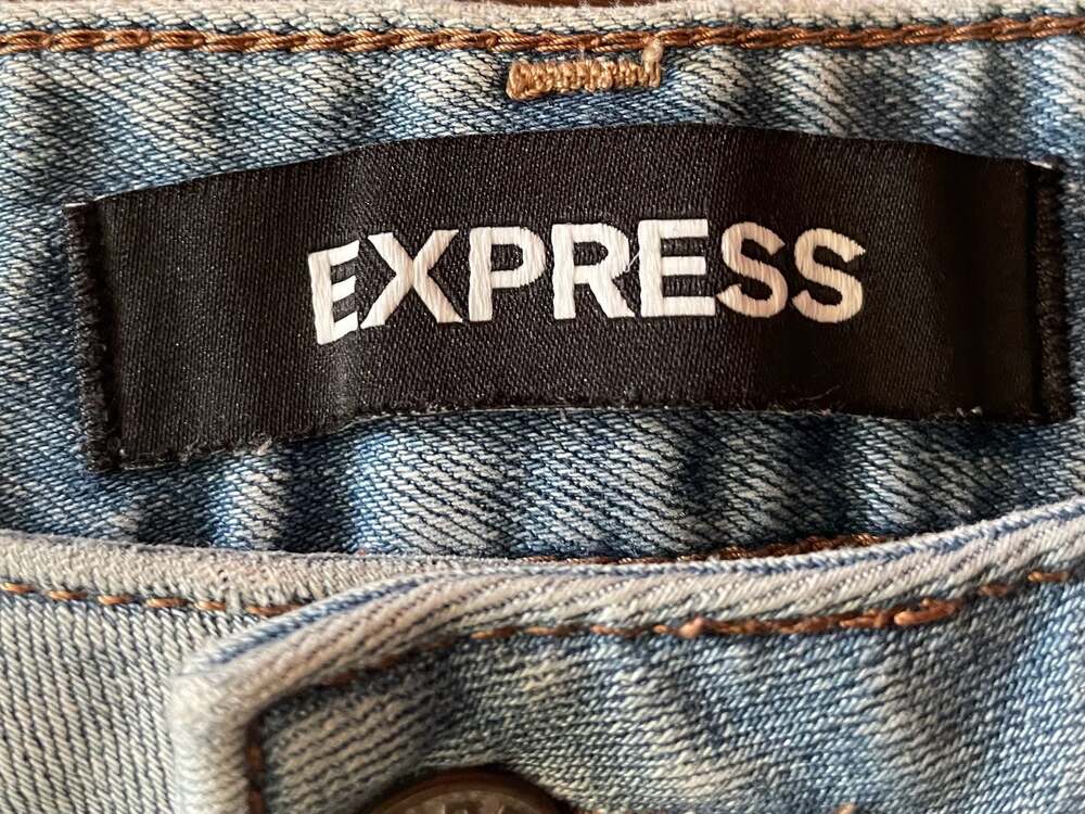 Y2K Express Low Rise Distressed Denim Shorts “Blue Jean Baby” Embroidered Size 6 - Picture 5 of 11